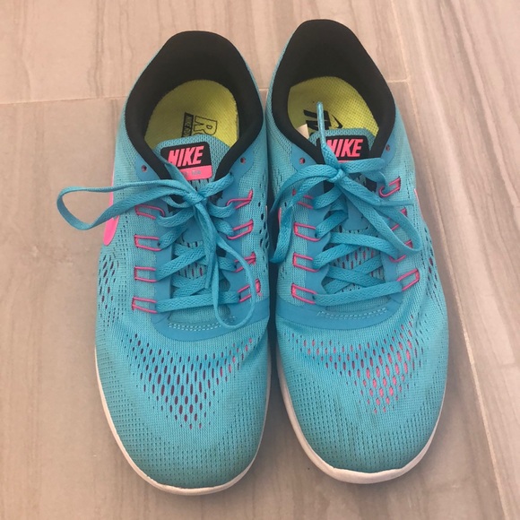 Nike Women’s Sneakers - Picture 2 of 12